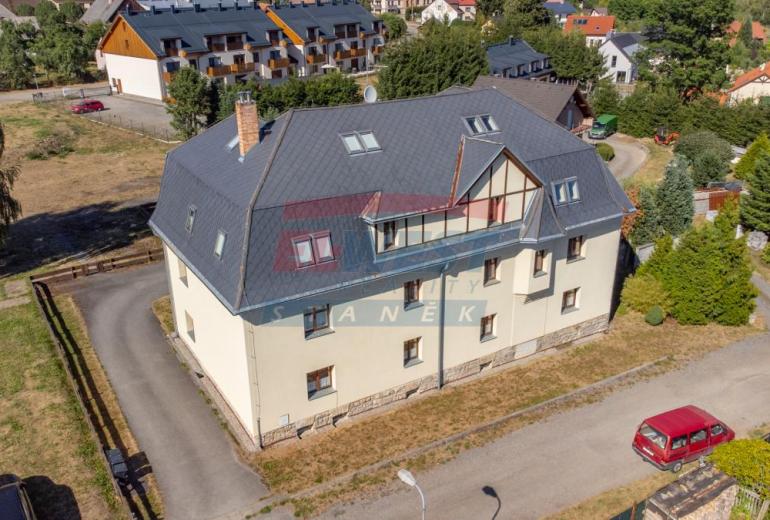 Prodej zděného mezonetu 2+kk (92 m²) v srdci Šumavy – Kašperské Hory