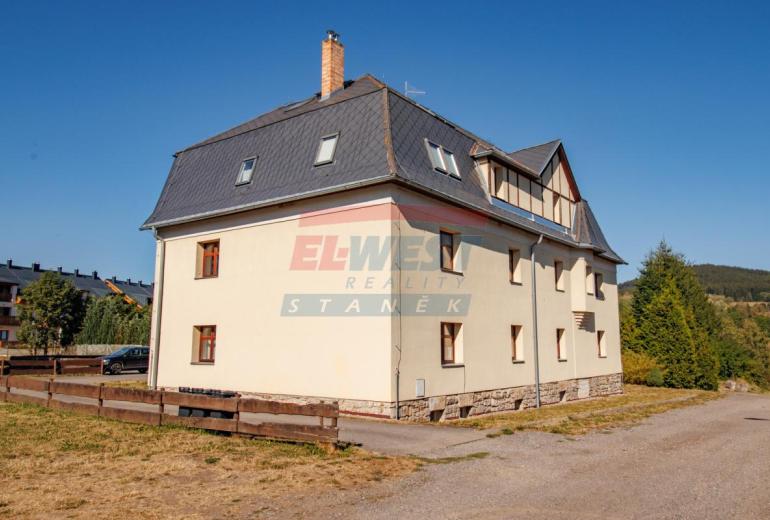 Prodej zděného mezonetu 2+kk (92 m²) v srdci Šumavy – Kašperské Hory