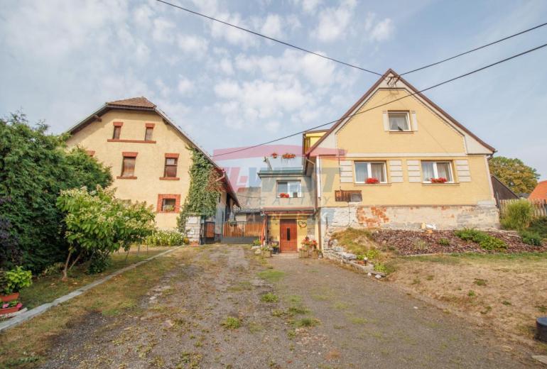 Prodej venkovské usedlosti se dvěma rodinnými domy a rozsáhlým zázemím, Štipoklasy u Lovčic, Plánice