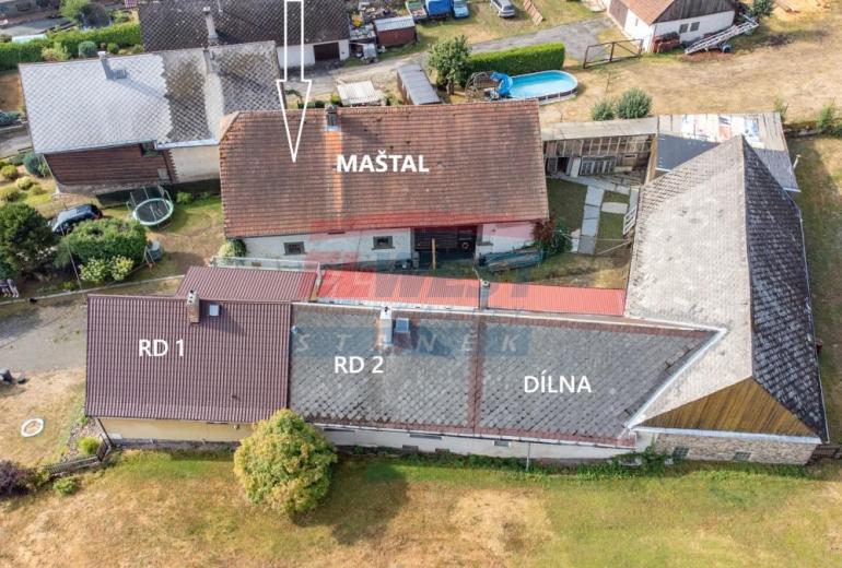 Prodej venkovské usedlosti se dvěma rodinnými domy a rozsáhlým zázemím, Štipoklasy u Lovčic, Plánice