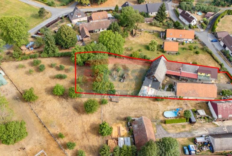 Prodej venkovské usedlosti se dvěma rodinnými domy a rozsáhlým zázemím, Štipoklasy u Lovčic, Plánice