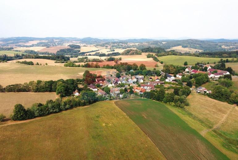Prodej venkovské usedlosti se dvěma rodinnými domy a rozsáhlým zázemím, Štipoklasy u Lovčic, Plánice