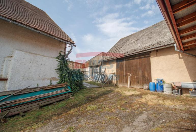 Prodej venkovské usedlosti se dvěma rodinnými domy a rozsáhlým zázemím, Štipoklasy u Lovčic, Plánice