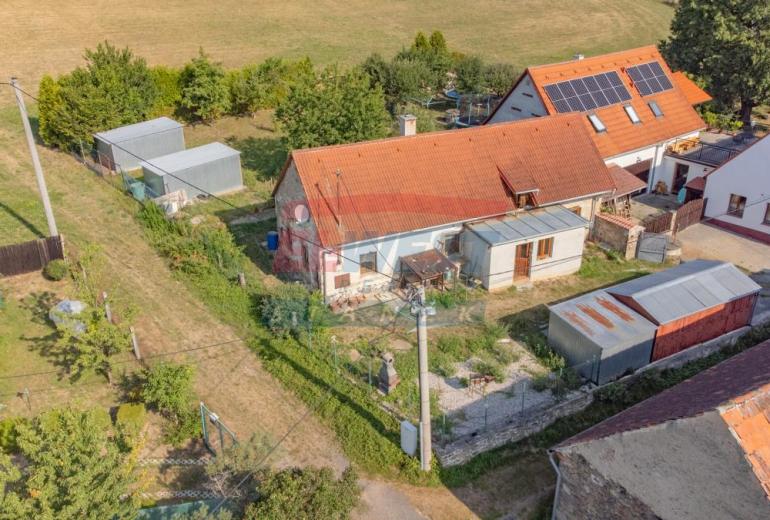 Prodej rodinného domu - chalupy se zahradou v Čejkovech