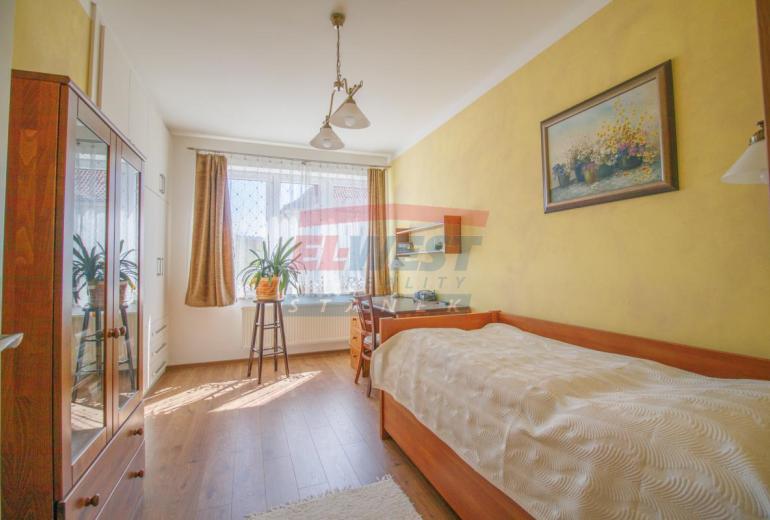 Prodej slunného zděného bytu 3+1 s balkonem a vlastní zahrádkou v Sušici
