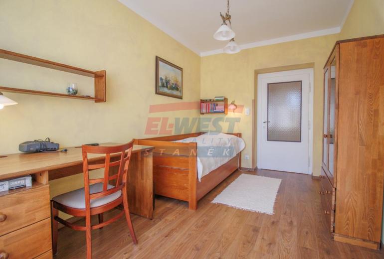 Prodej slunného zděného bytu 3+1 s balkonem a vlastní zahrádkou v Sušici