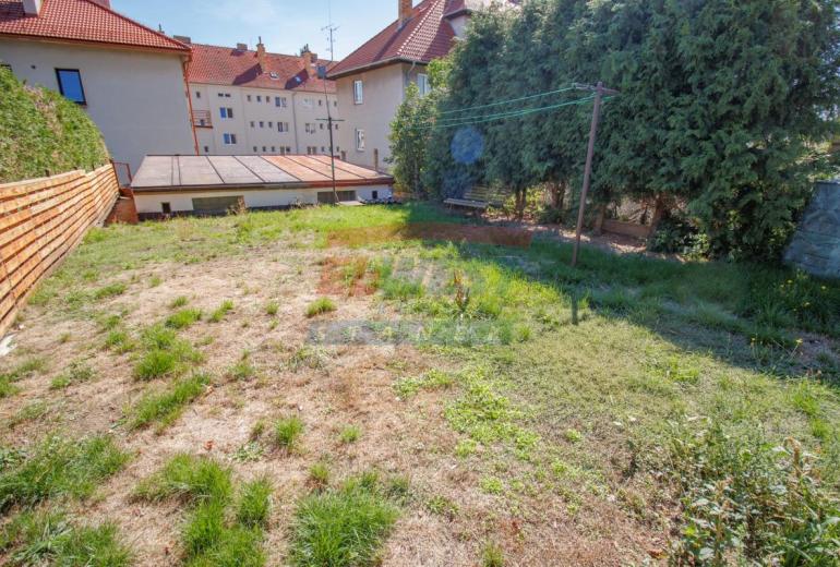 Prodej slunného zděného bytu 3+1 s balkonem a vlastní zahrádkou v Sušici