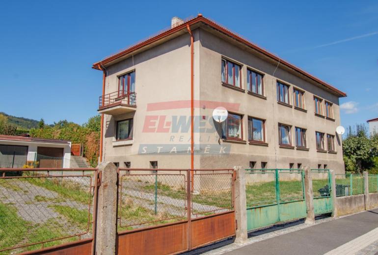 Prodej slunného zděného bytu 3+1 s balkonem a vlastní zahrádkou v Sušici