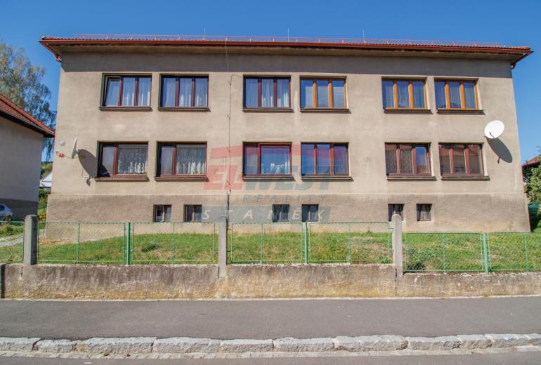 Prodej slunného zděného bytu 3+1 s balkonem a vlastní zahrádkou v Sušici