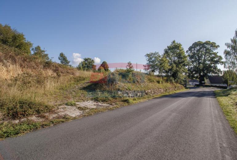 Slunný stavební pozemek s výhledem– 1.179 m2, Mokrosuky u Sušice