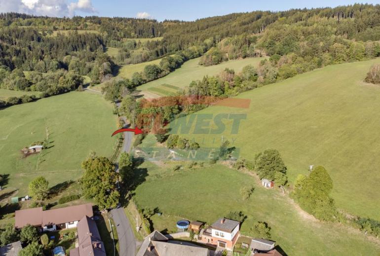 Slunný stavební pozemek s výhledem– 1.179 m2, Mokrosuky u Sušice
