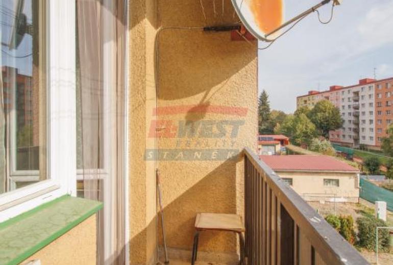 Prodej slunného zděného bytu 3+1 s balkonem a zahrádkou v Sušici