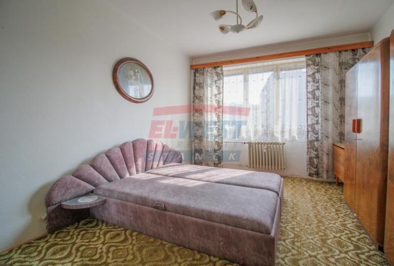 Prodej slunného zděného bytu 3+1 s balkonem a zahrádkou v Sušici