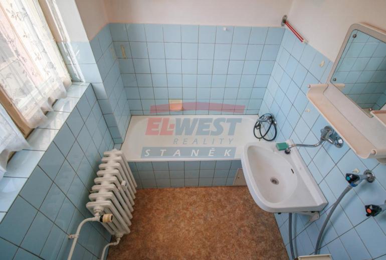 Prodej slunného zděného bytu 3+1 s balkonem a zahrádkou v Sušici
