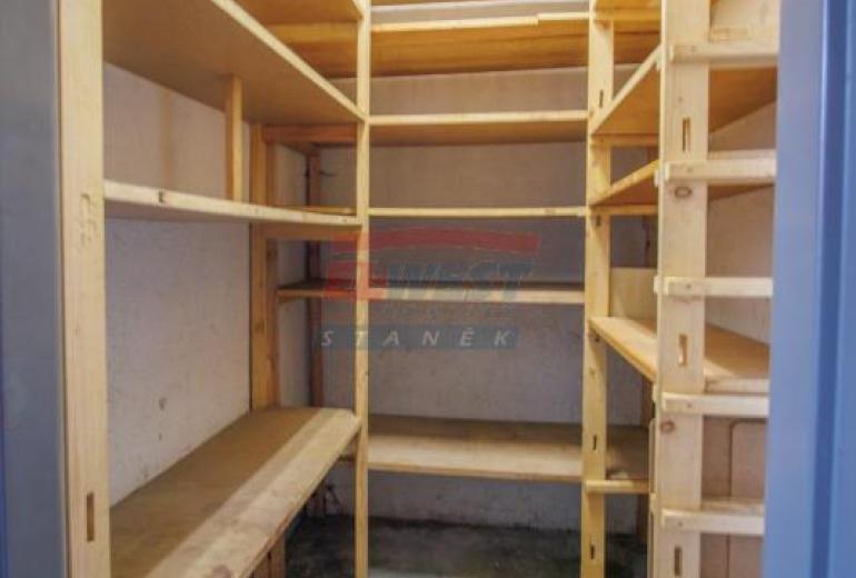 Prodej slunného zděného bytu 3+1 s balkonem a zahrádkou v Sušici