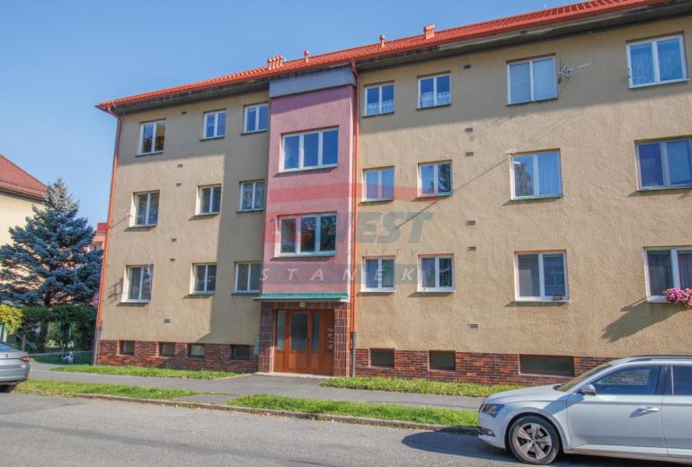 Prodej slunného zděného bytu 3+1 s balkonem a zahrádkou v Sušici