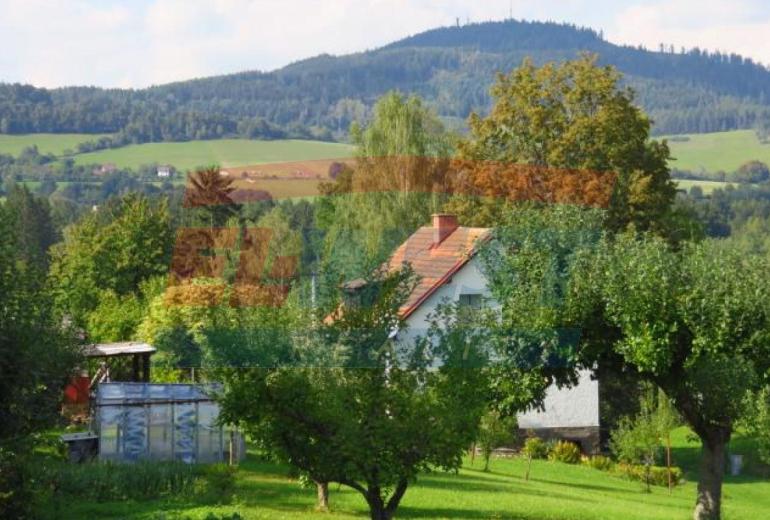 RODINNÝ DŮM S VELKÝM POZEMKEM A S VÝHLEDEM NA ŠUMAVU