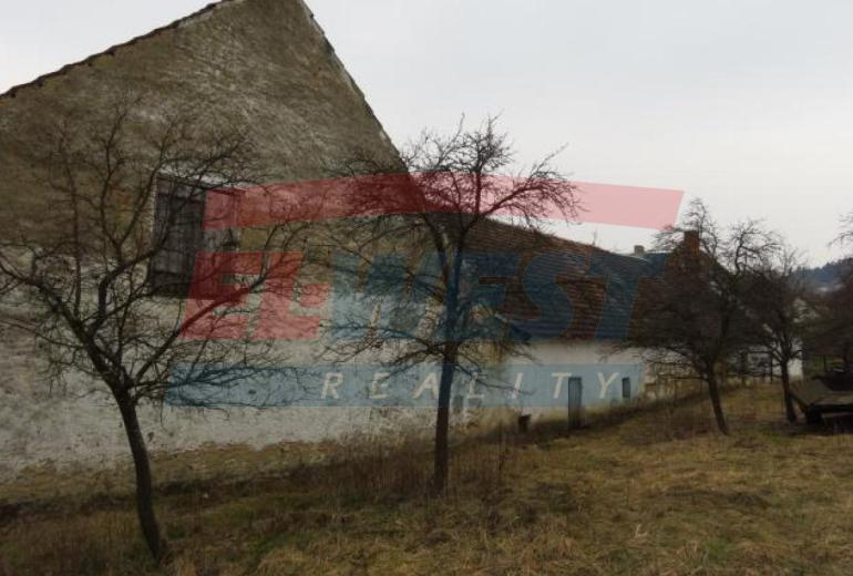 PRODEJ CHALUPY S HOSPODÁŘSKÝMI STAVENÍMI V ÚSTALČI 