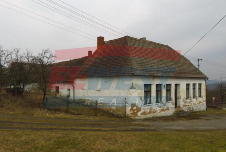 PRODEJ CHALUPY S HOSPODÁŘSKÝMI STAVENÍMI V ÚSTALČI 