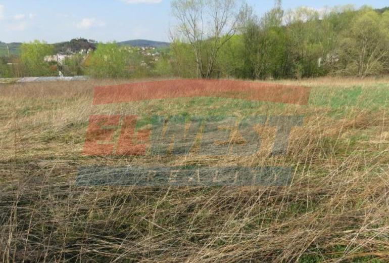 POZEMEK URČENÝ K VÝSTAVBĚ RODINNÉHO DOMU V SUŠICI