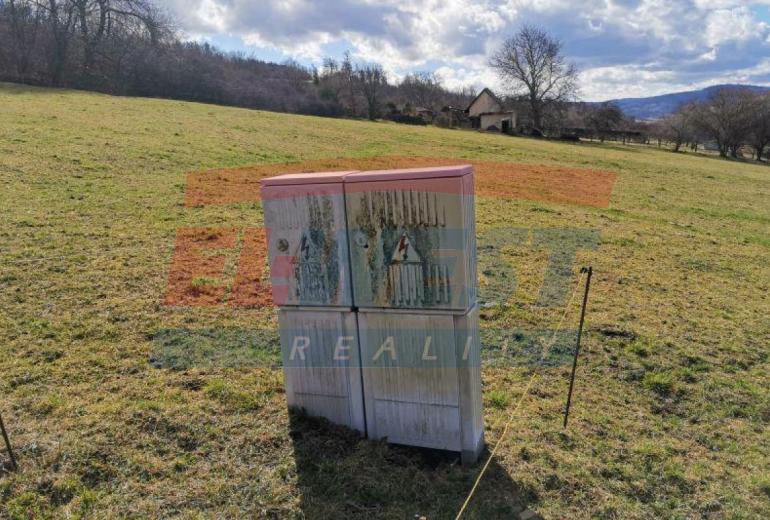 PRODEJ POZEMKU URČENÉHO K VÝSTAVBĚ CHATY, NEBO MALÉHO RD V SUŠICI