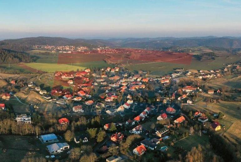 POZEMEK URČENÝ K VÝSTAVBĚ RODINNÉHO DOMU U SLAP - PRAHA - ZÁPAD