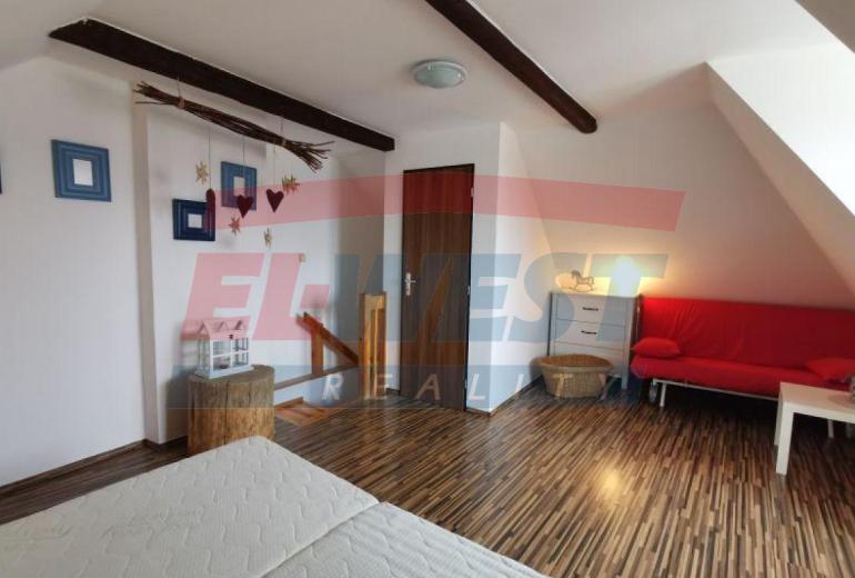 MEZONETOVÝ APARTMÁN - BYT (60 m2)  V HARTMANICÍCH, ŠUMAVA