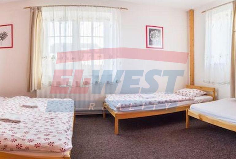 PRODEJ DOMU - 3 BYTY, APARTMÁNY SE ZAHRADOU