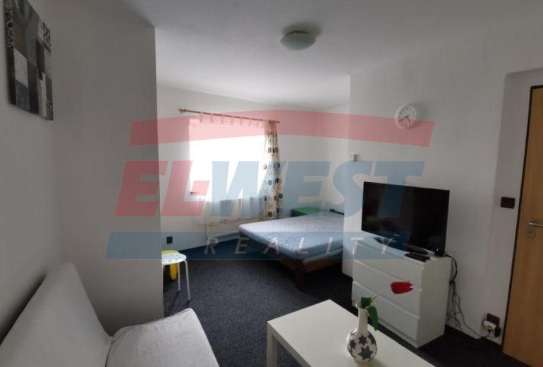 PRODEJ DOMU - 3 BYTY, APARTMÁNY SE ZAHRADOU