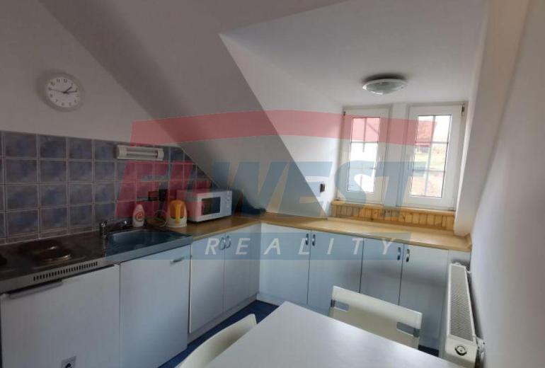 PRODEJ DOMU - 3 BYTY, APARTMÁNY SE ZAHRADOU