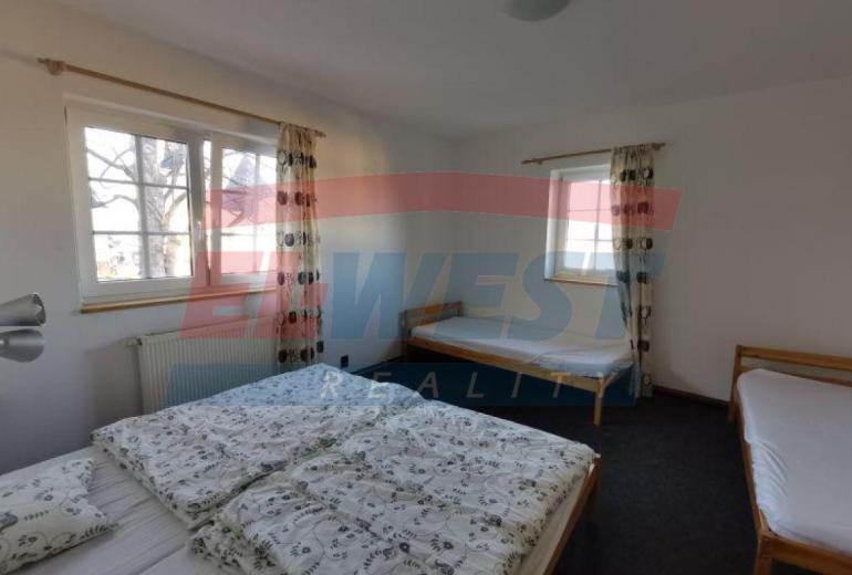 PRODEJ DOMU - 3 BYTY, APARTMÁNY SE ZAHRADOU