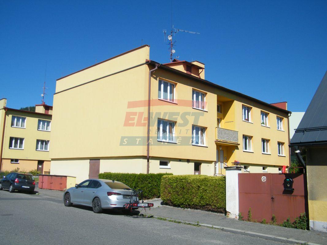 Pronájem bytu 3+1 s balkonem a garáží ve zděné bytovce v Sušici