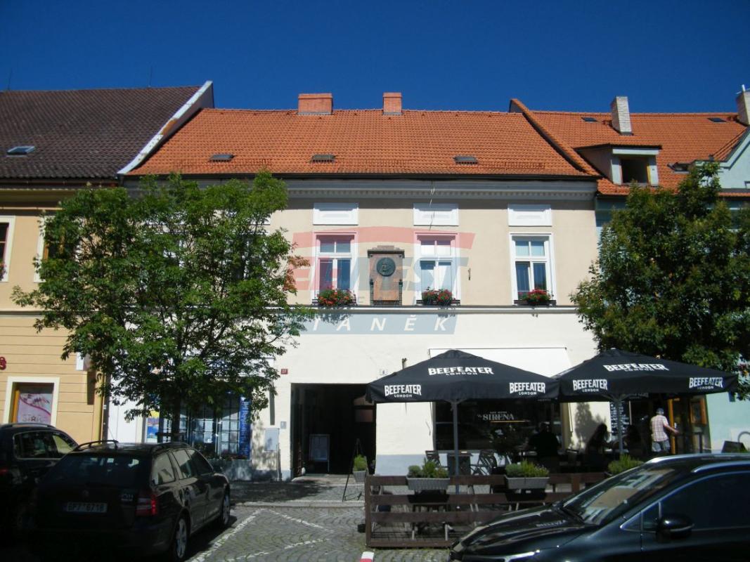 Pronájem komerčních prostor na náměstí v Sušici