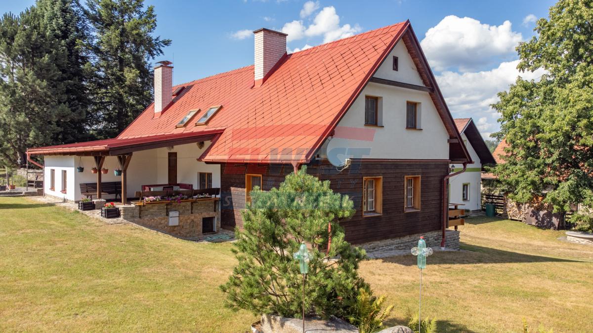 Výjimečná rekreační chalupa v oáze klidu a soukromí – Sluhov u Kolince