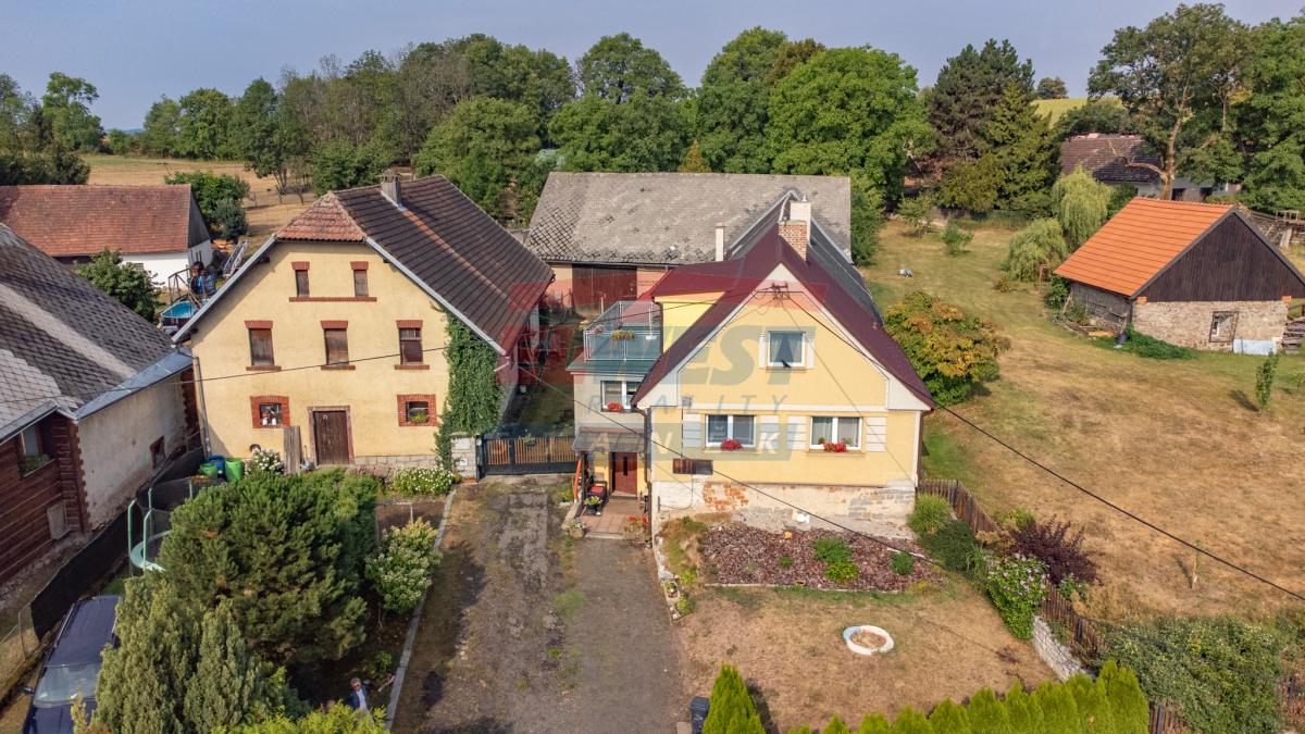 Prodej venkovské usedlosti se dvěma rodinnými domy a rozsáhlým zázemím, Štipoklasy u Lovčic, Plánice